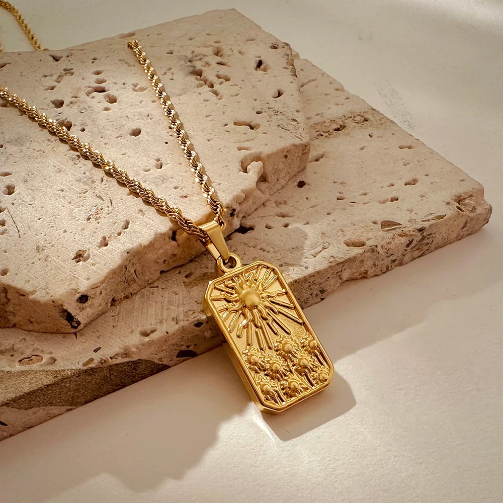 Collane Oro Sacro – Eleganza e spiritualità in un unico gioiello