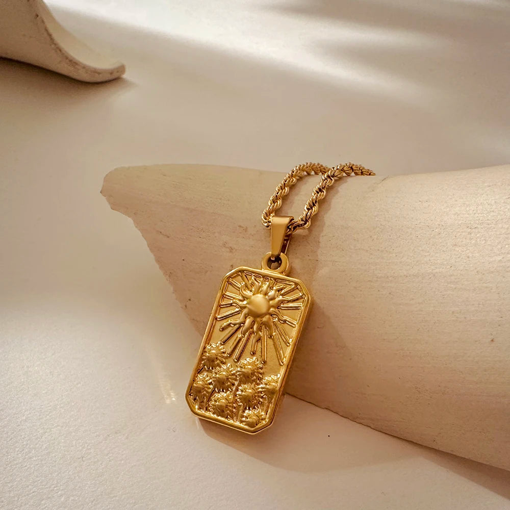 Collane Oro Sacro – Eleganza e spiritualità in un unico gioiello